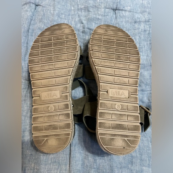 Mia “Evana” Wedge Sandals Olive Green EUC Only Worn Once Size 8 - Picture 10 of 10